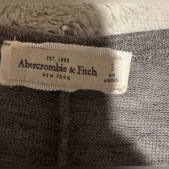 ABERCROMBIE & FITCH Long Sleeve Lace Trim High Low Top Small - Picture 8 of 12